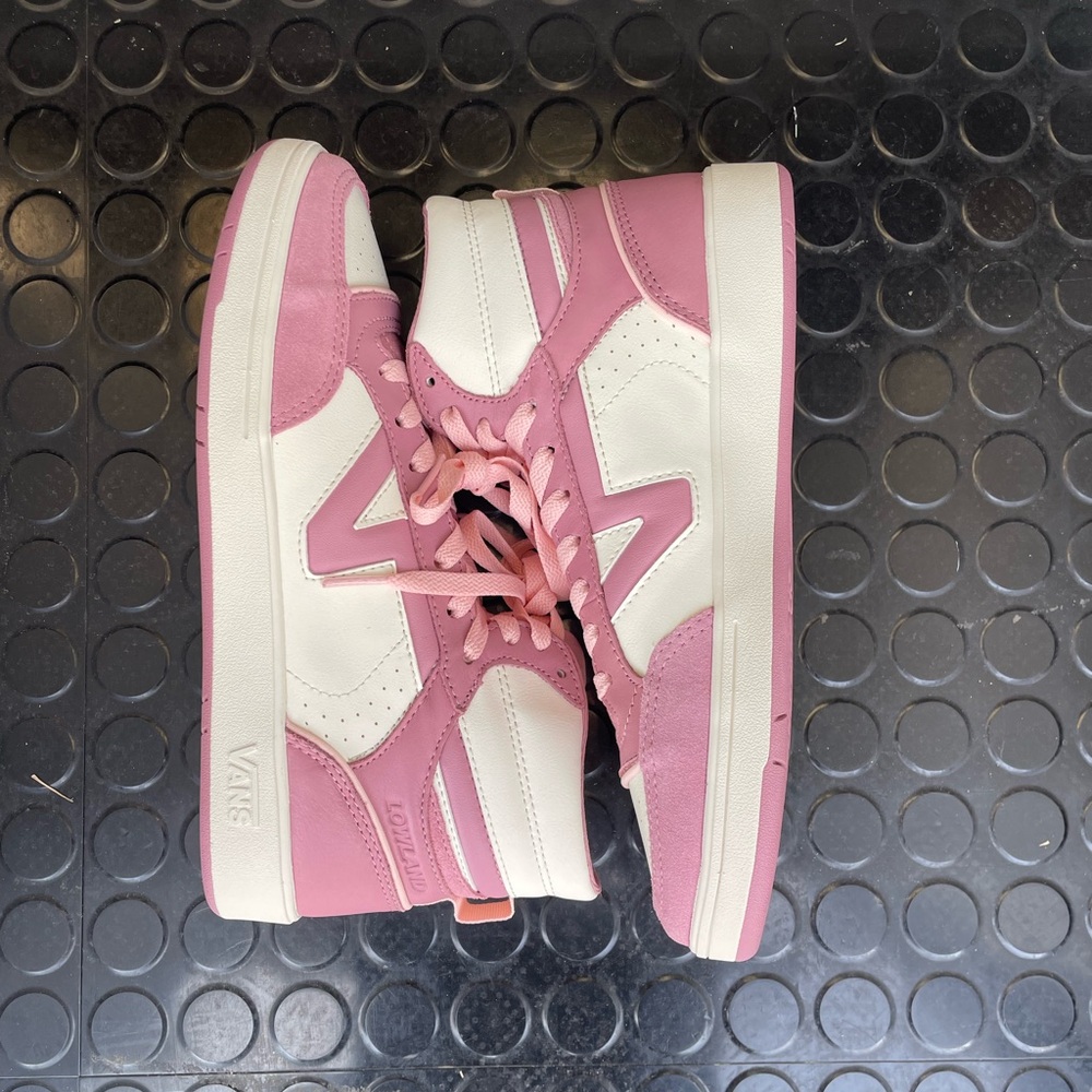 NWT: Women’s 10 - Vans Lowland Mid CC Jump New Varsity Mauve/Marshmallow/Pink